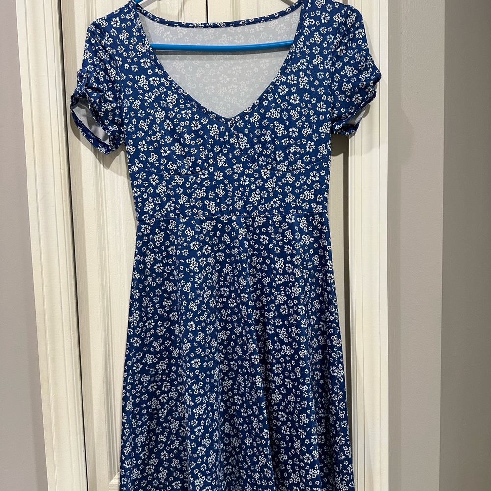 Blue Floral V-Neck Dress With Sleeves Size Small